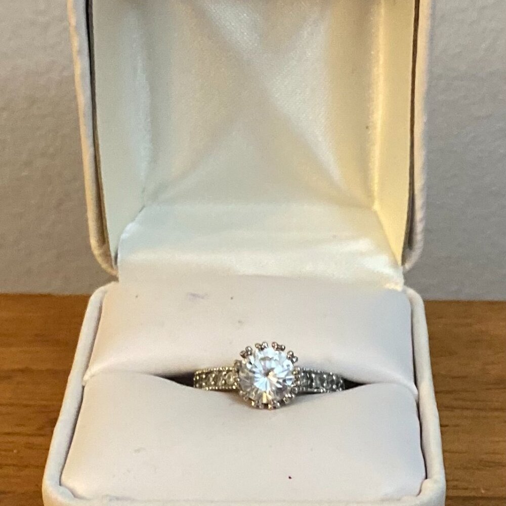 Vintage Avon 925 Sterling Silver Cubic Zirconia ring size 5